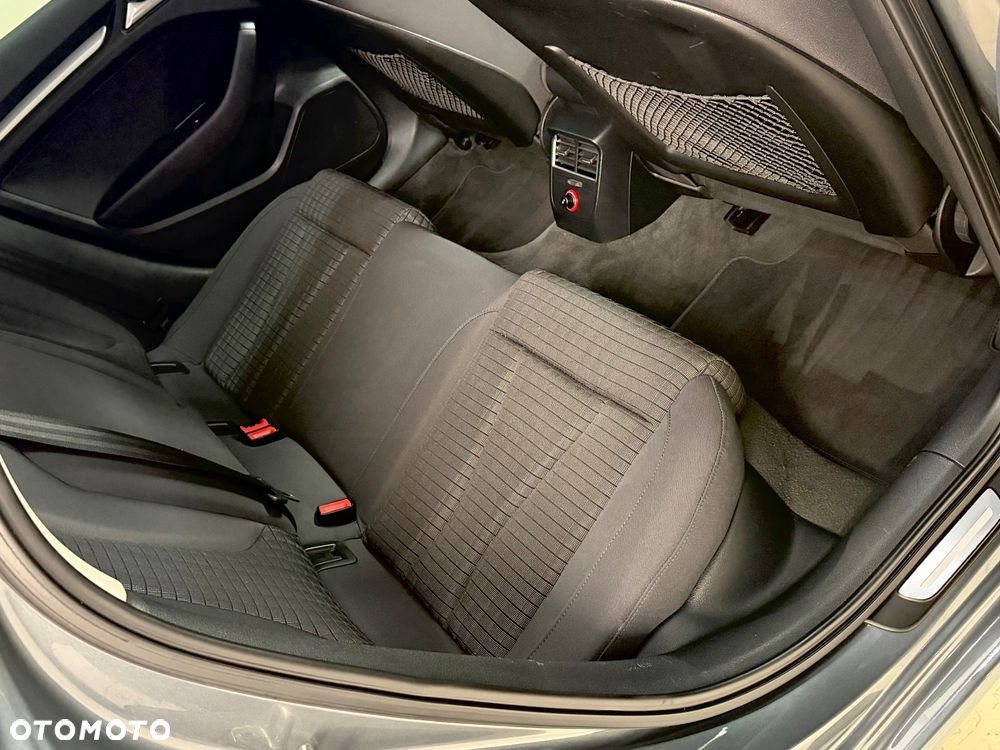 Audi A3 Sportback 1.4 TFSI Ambiente - 28