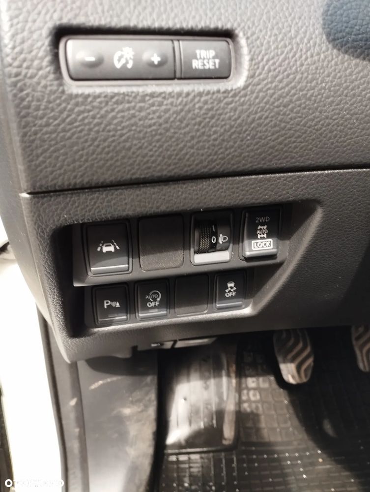 Nissan Qashqai 1.6 DCi 4x4 N-Connecta - 12