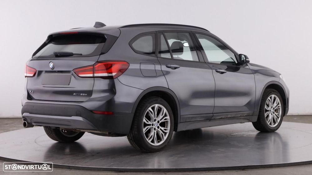 BMW X1 25 e xDrive — fotografia 3