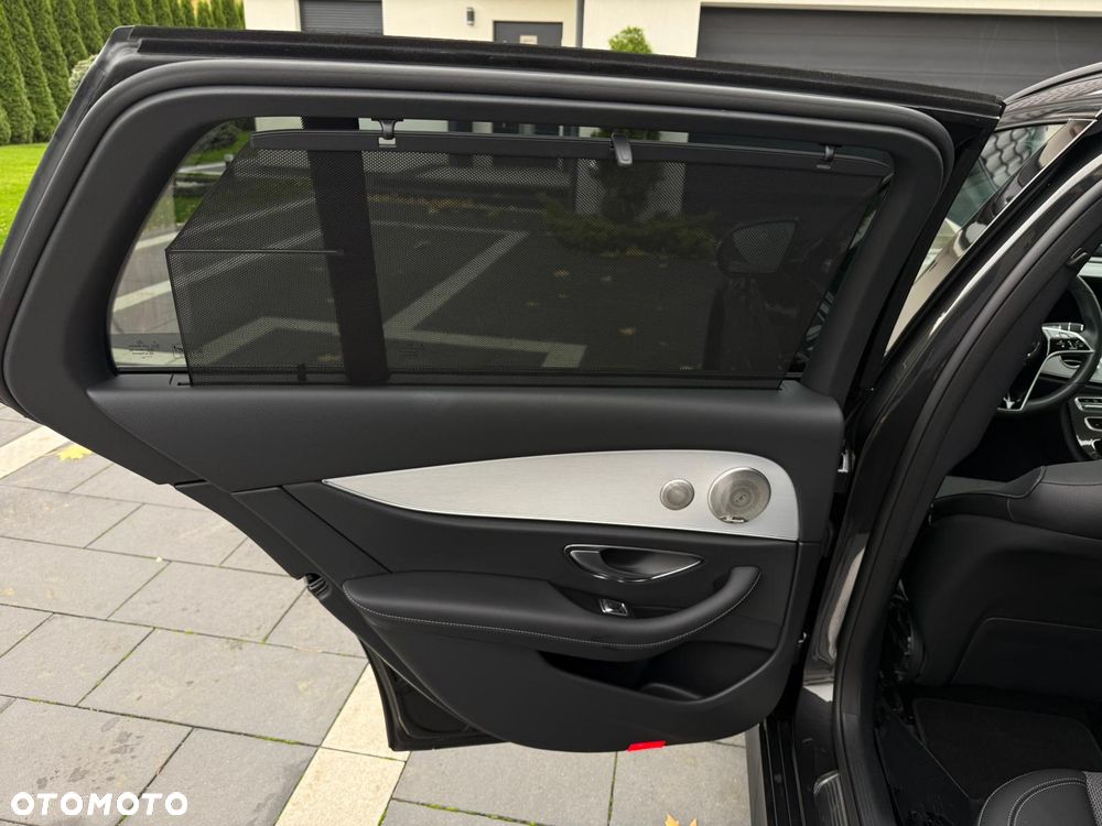 Mercedes-Benz Klasa E 200 4Matic 9G-TRONIC AMG Line - 29