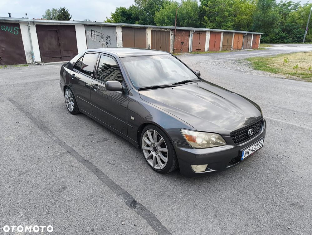Lexus IS - 1