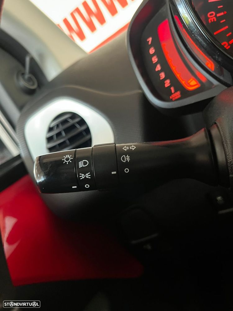 Citroën C1 1.2 VTi Shine — fotografia 17