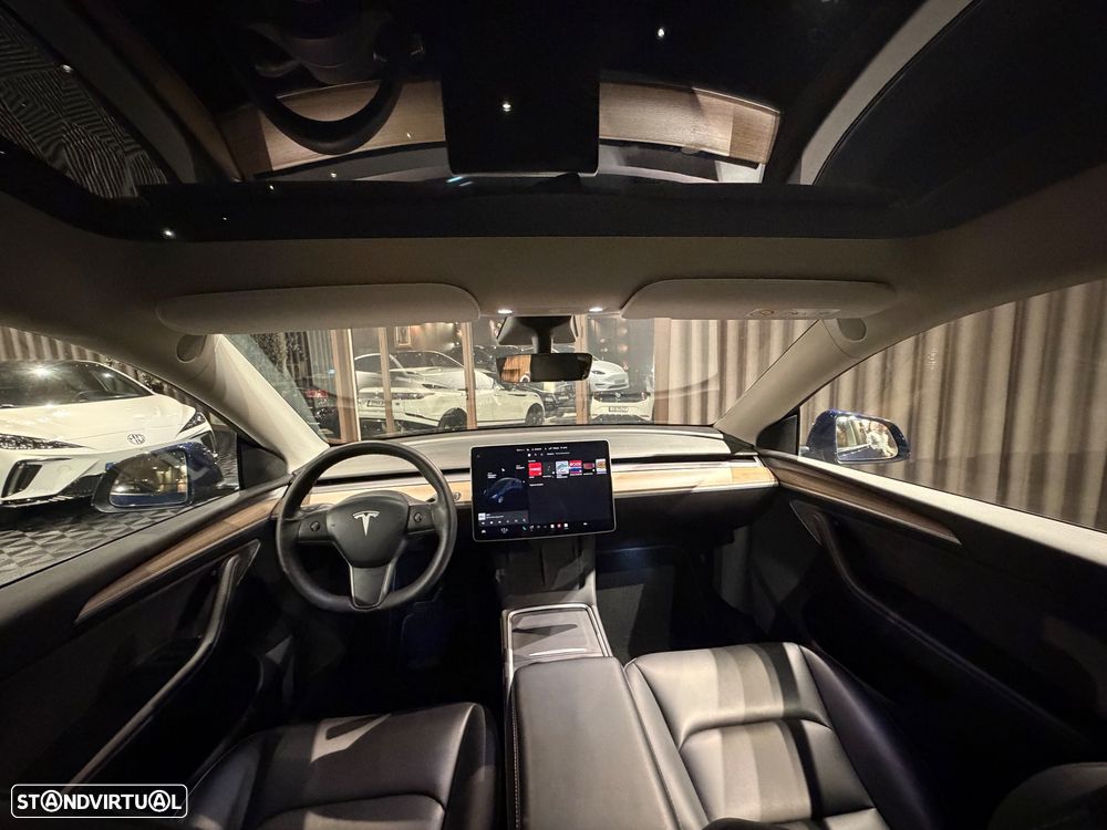 Tesla Model Y Long-Range RWD - 27