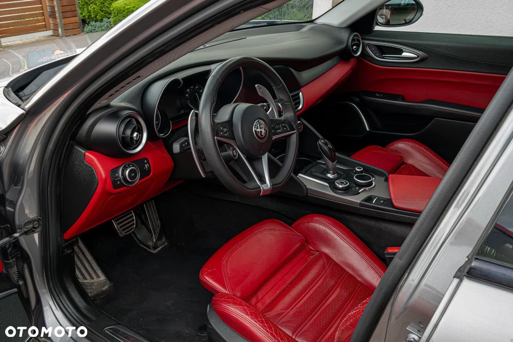 Alfa Romeo Giulia - 8
