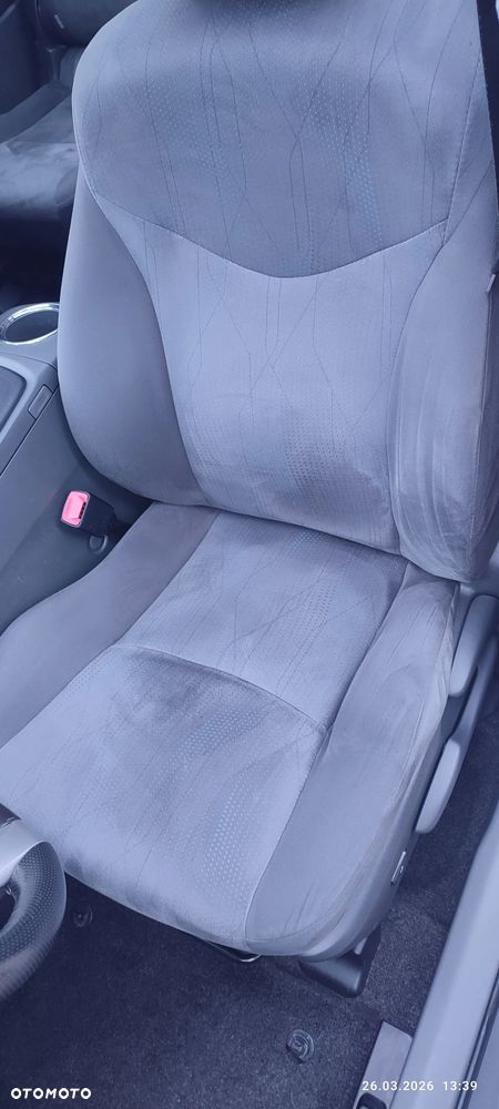 Toyota Prius+ (Hybrid) - 16