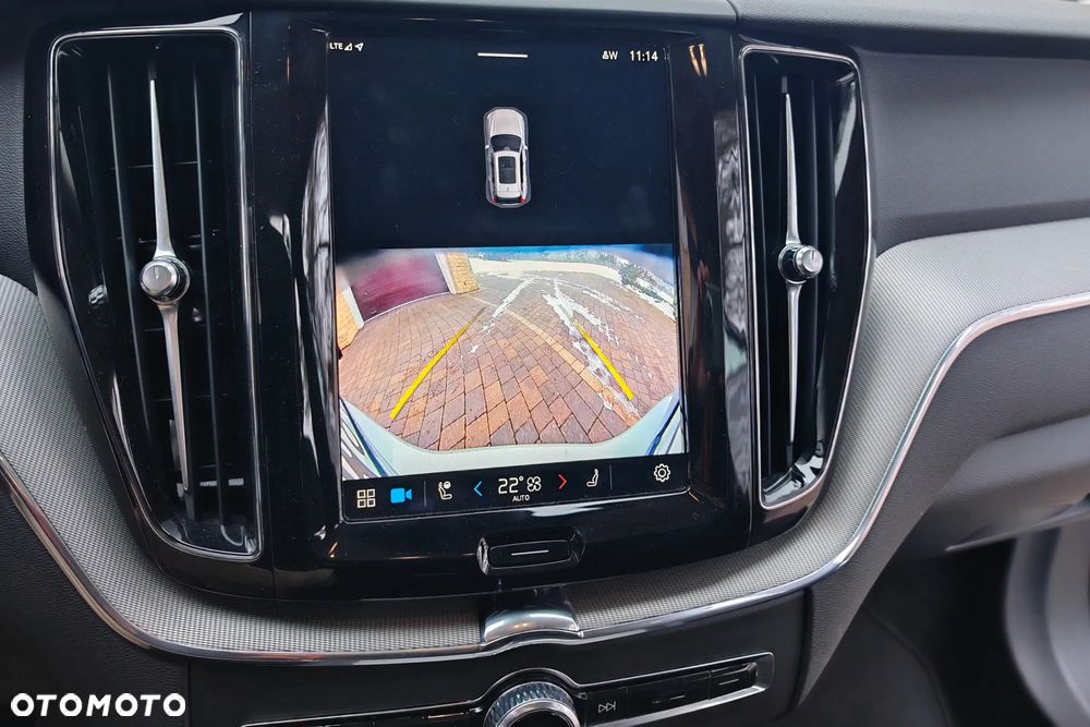 Volvo XC 60 B4 D AWD Plus Dark - 28