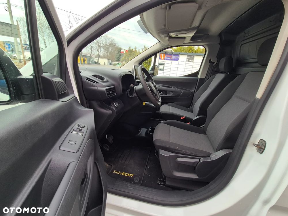 Opel COMBO - 22