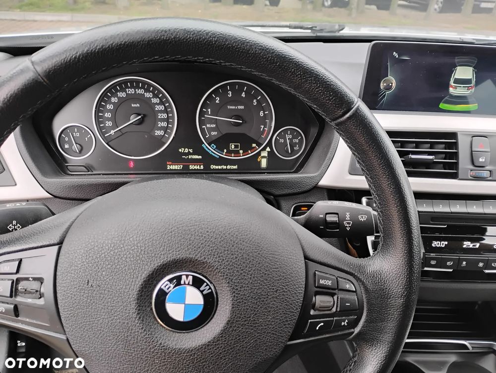 BMW Seria 3 320i xDrive - 4