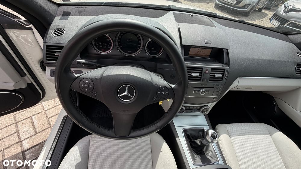Mercedes-Benz Klasa C 180 Kompressor Avantgarde - 24