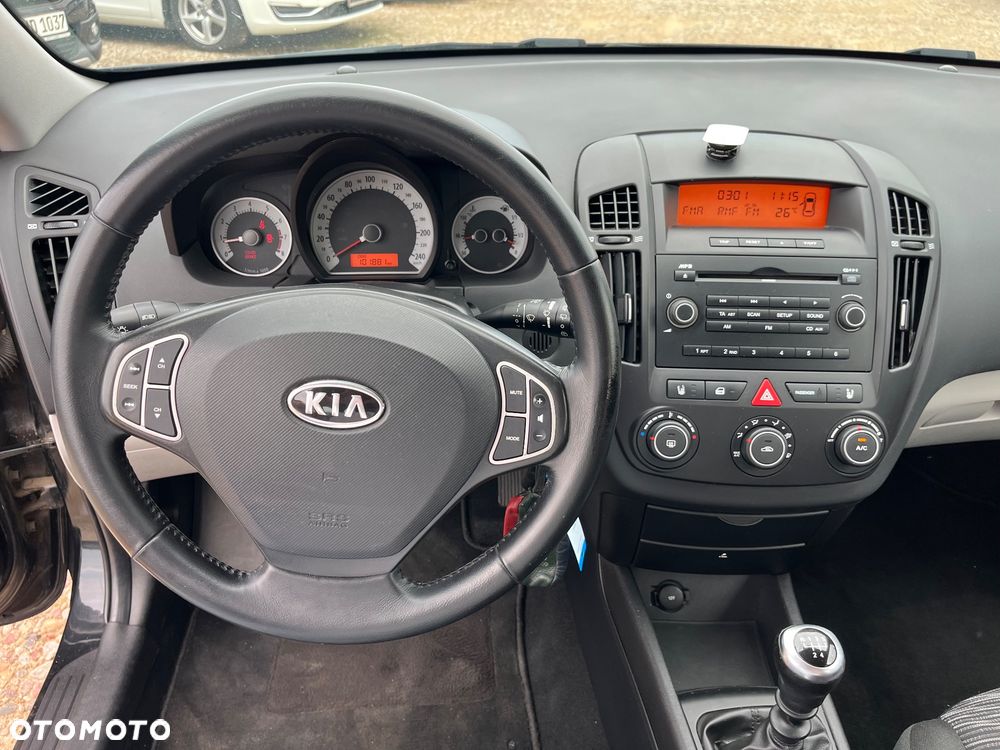 Kia Ceed 1.4 CVVT Attract - 11