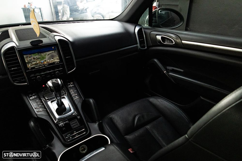 Porsche Cayenne Diesel Platinum Edition - 24