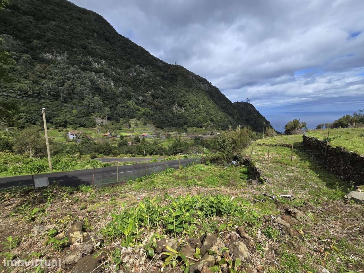 TERRENO COM 694M2 ,COM PROJECTO APROVADO PARA 1 PALHEIRO - Grande imagem: 3/16