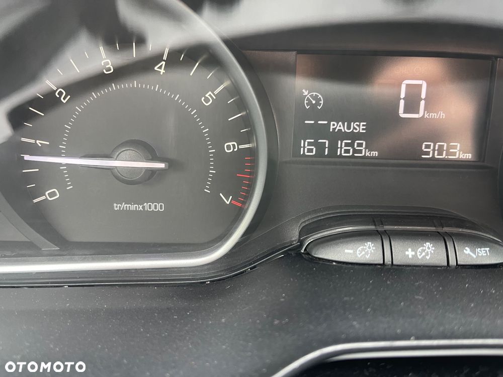 Peugeot 208 82 PureTech Style - 20