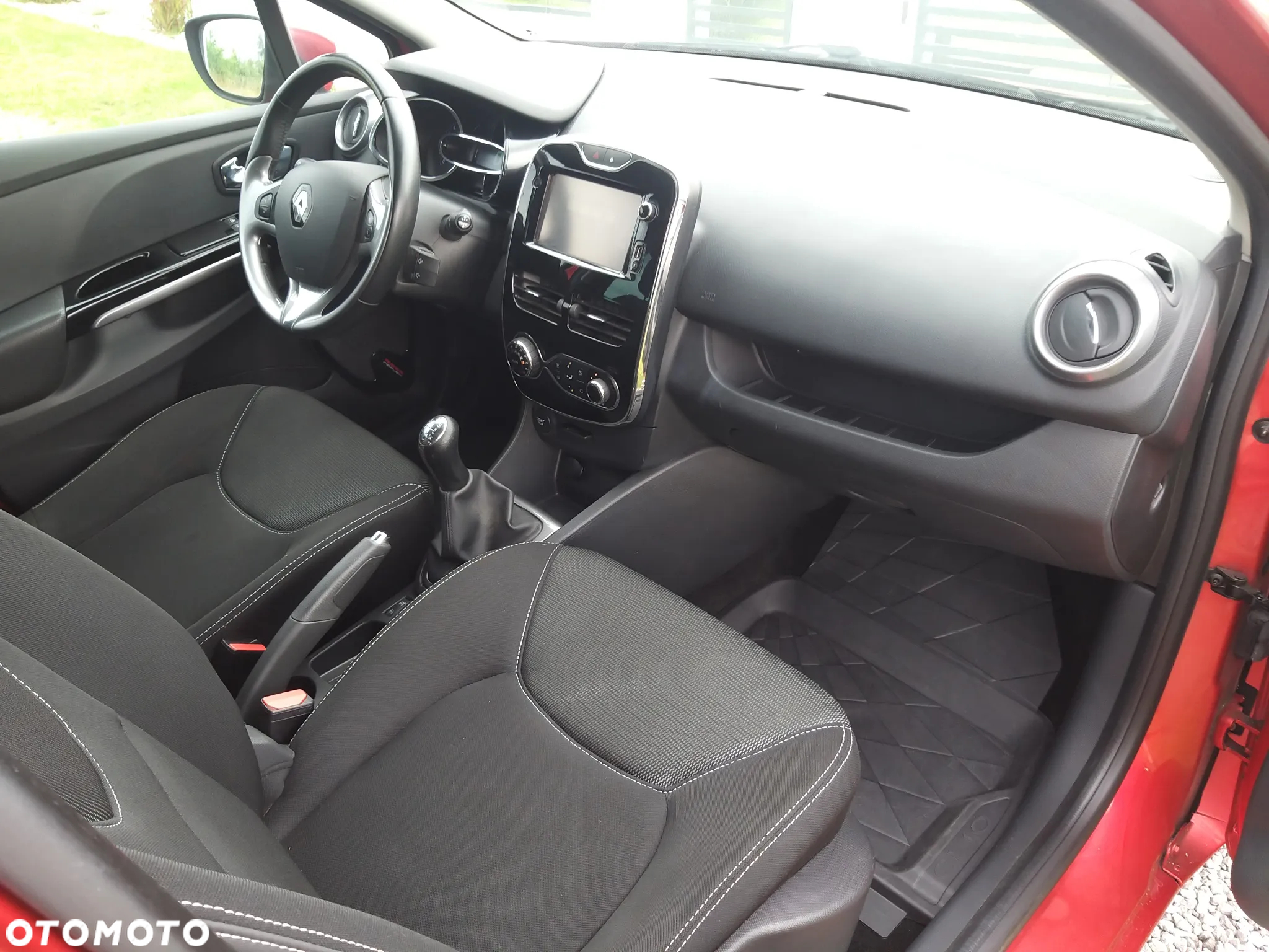 Renault Clio 1.2 16V 75 Experience - 10