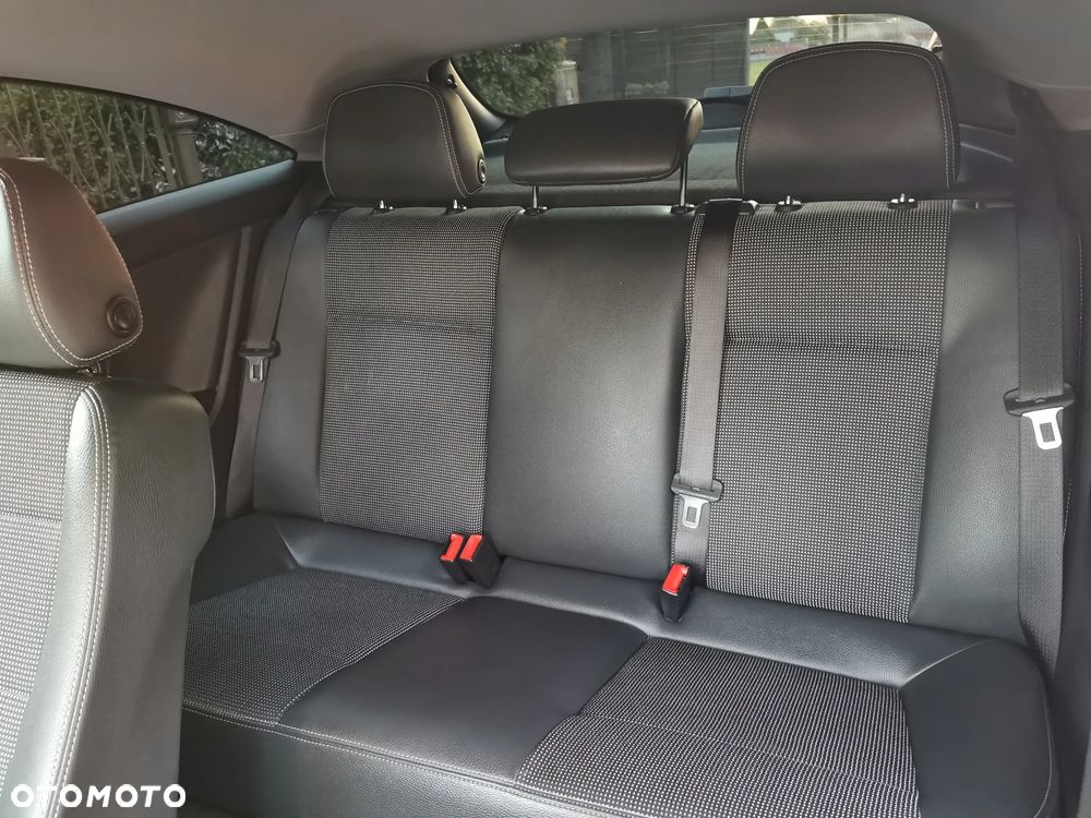 Opel Astra 1.6 Black&White - 9
