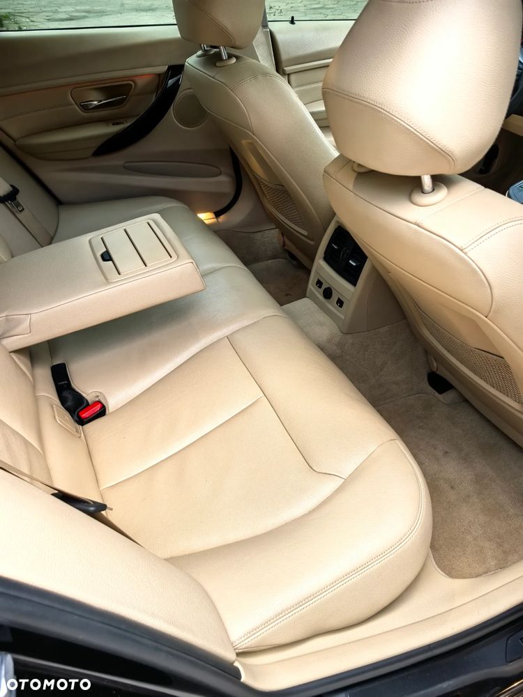 BMW Seria 3 328i xDrive Sport Line - 14
