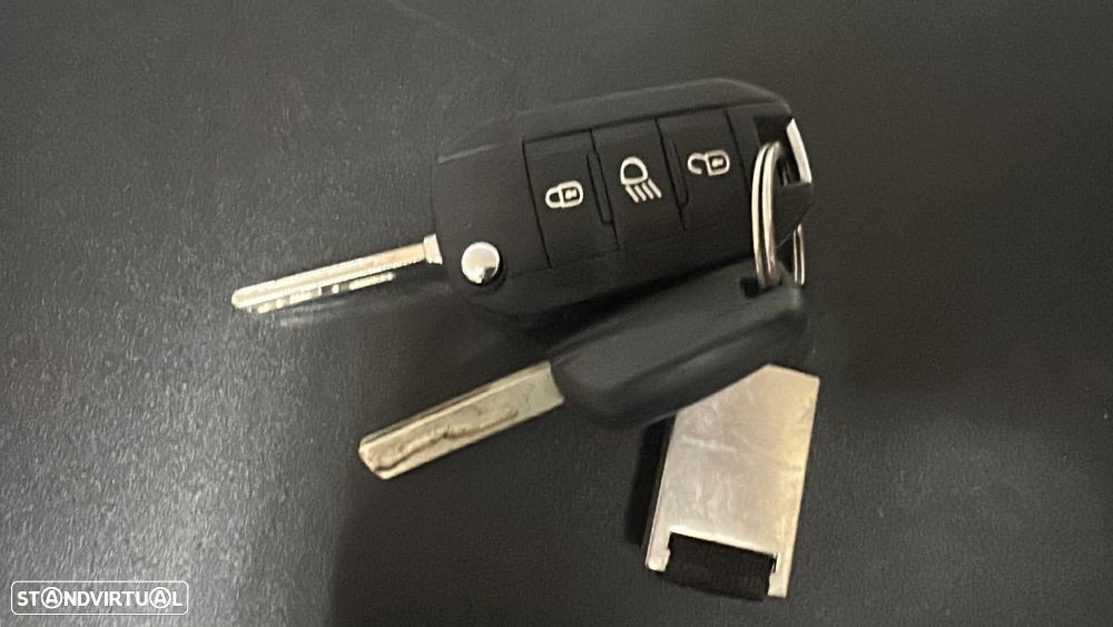 Peugeot 208 1.2 PureTech Signature - 19