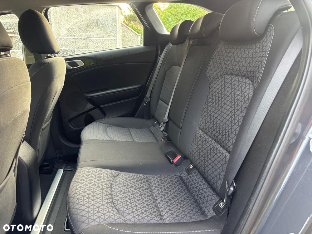 Kia Ceed 1.6 CRDi (48V Mild-Hybrid) DCT7 Platinum - 9