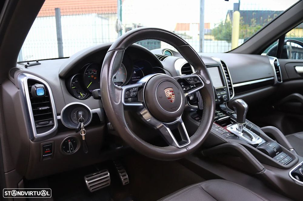 Porsche Cayenne S E-Hybrid - 13