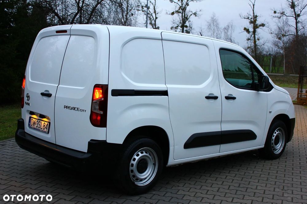 Toyota PROACE CITY BLASZAK 2 OSOBOWY 1.5 D-4D 100KM PEWNE AUTO FV23% - 16