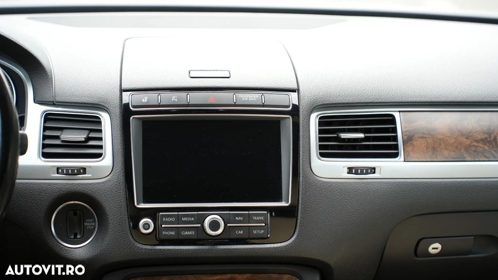 Volkswagen Touareg - 12