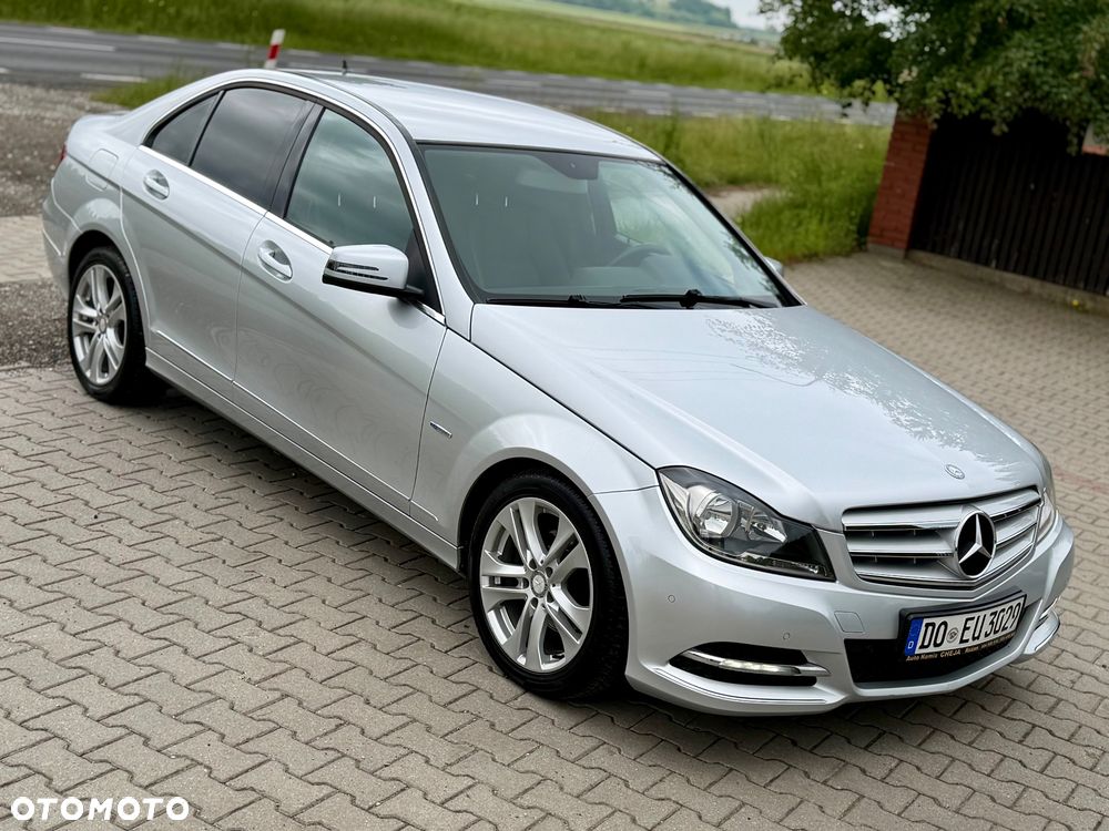 Mercedes-Benz Klasa C 180 CGI Automatik BlueEFFICIENCY Avantgarde - 35
