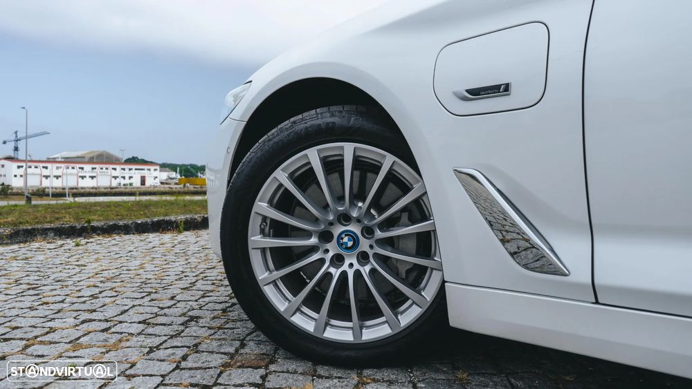 BMW 520 e - 52