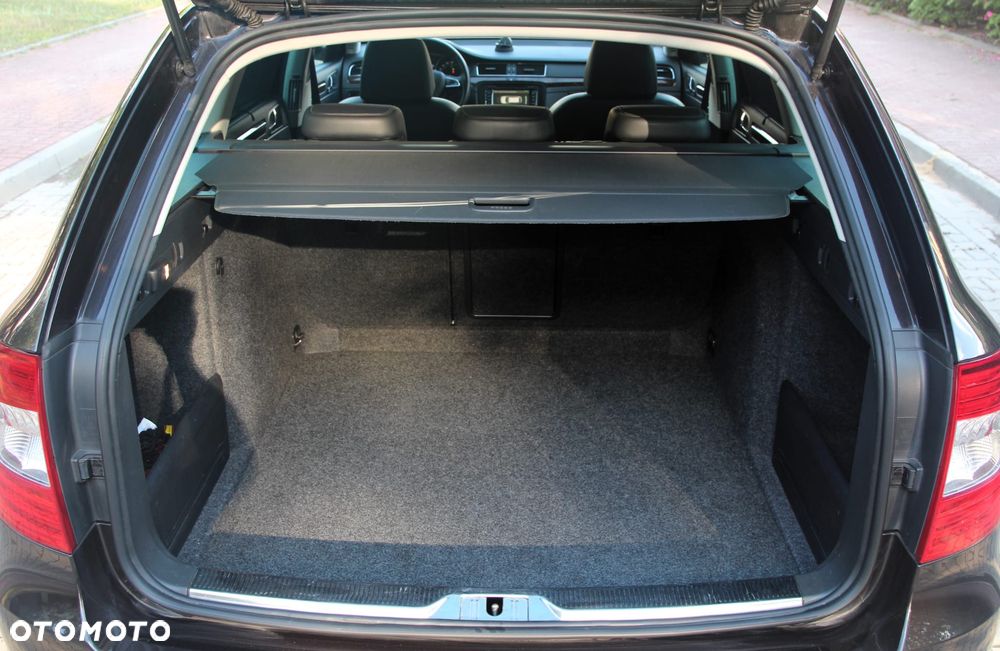 Skoda Superb 2.0 TDI DSG L&K - 35
