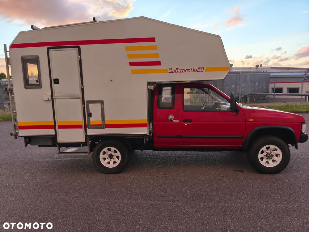 Nissan Pickup - 4