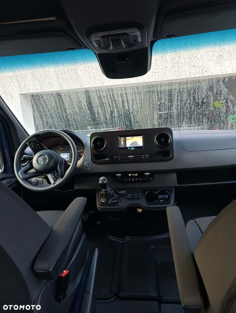 Mercedes-Benz Sprinter - 10