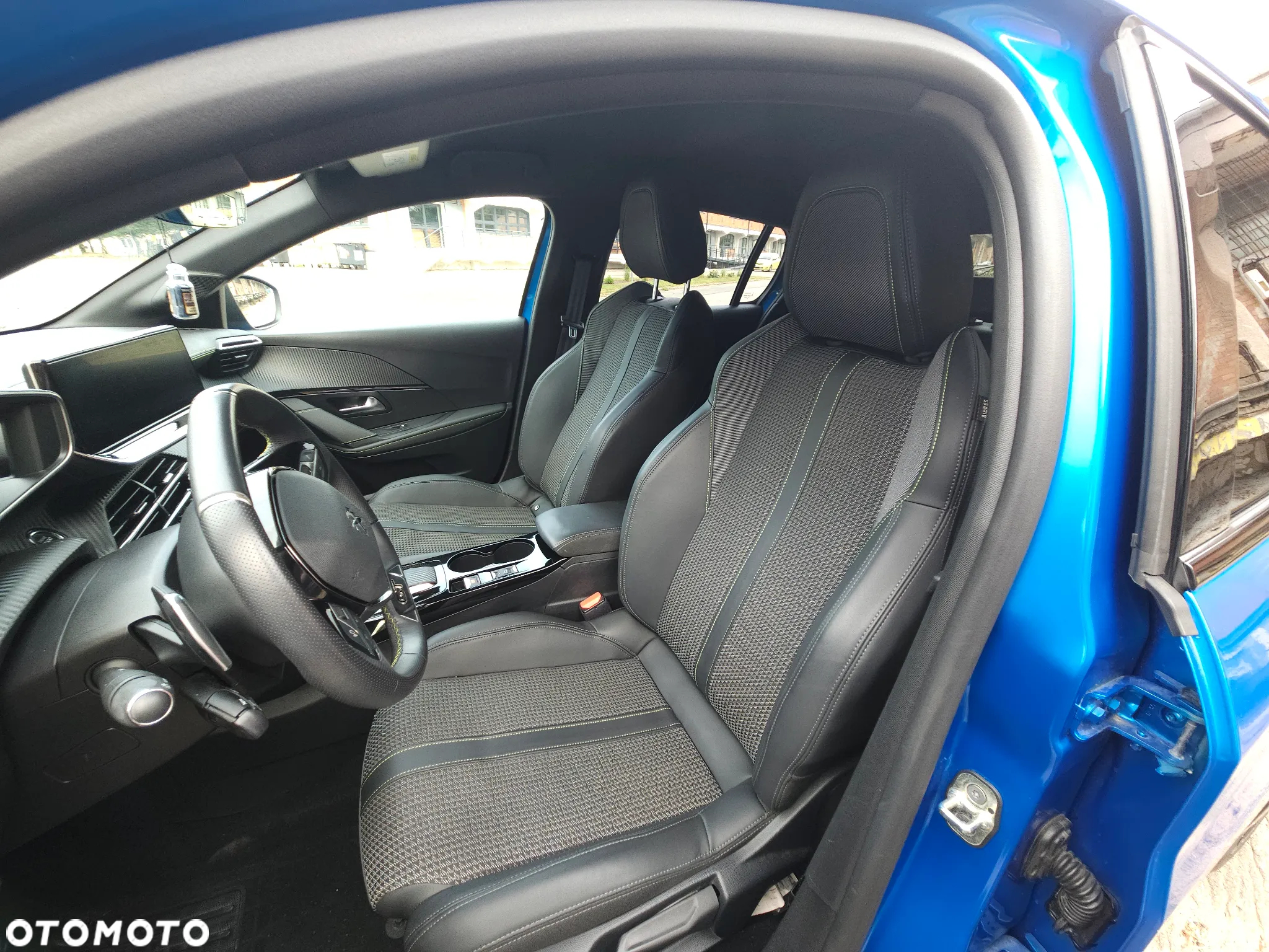 Peugeot 208 - 5