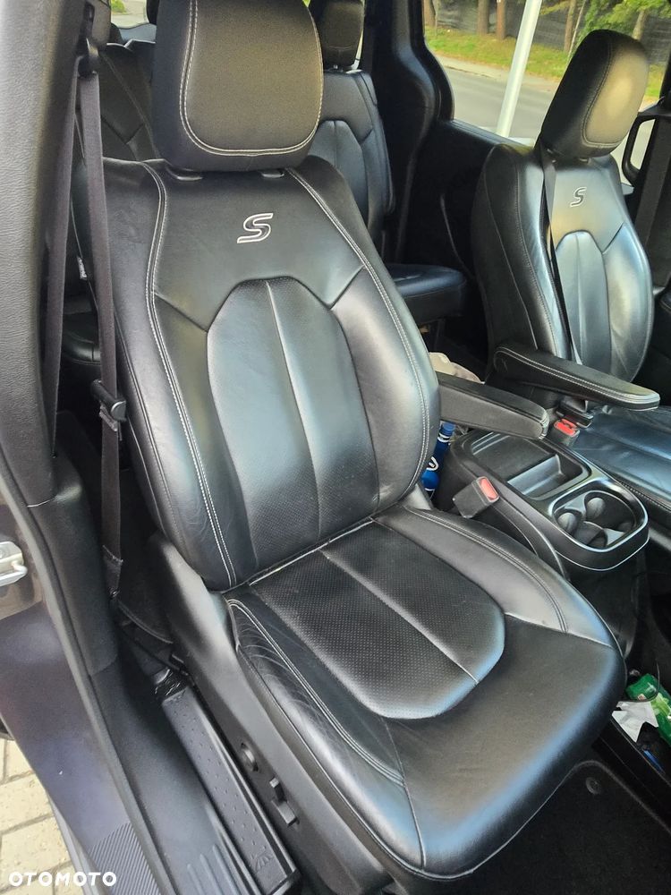 Chrysler Pacifica - 20