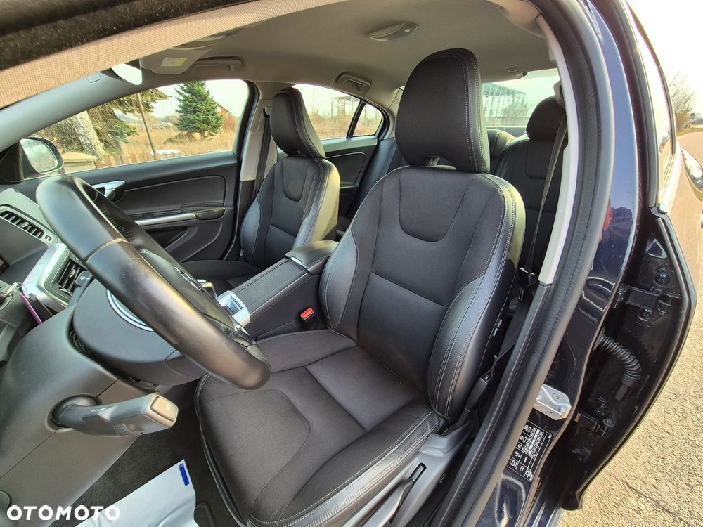Volvo S60 D2 Momentum - 25