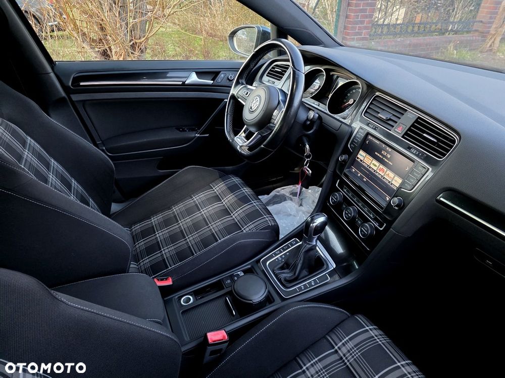 Volkswagen Golf - 14