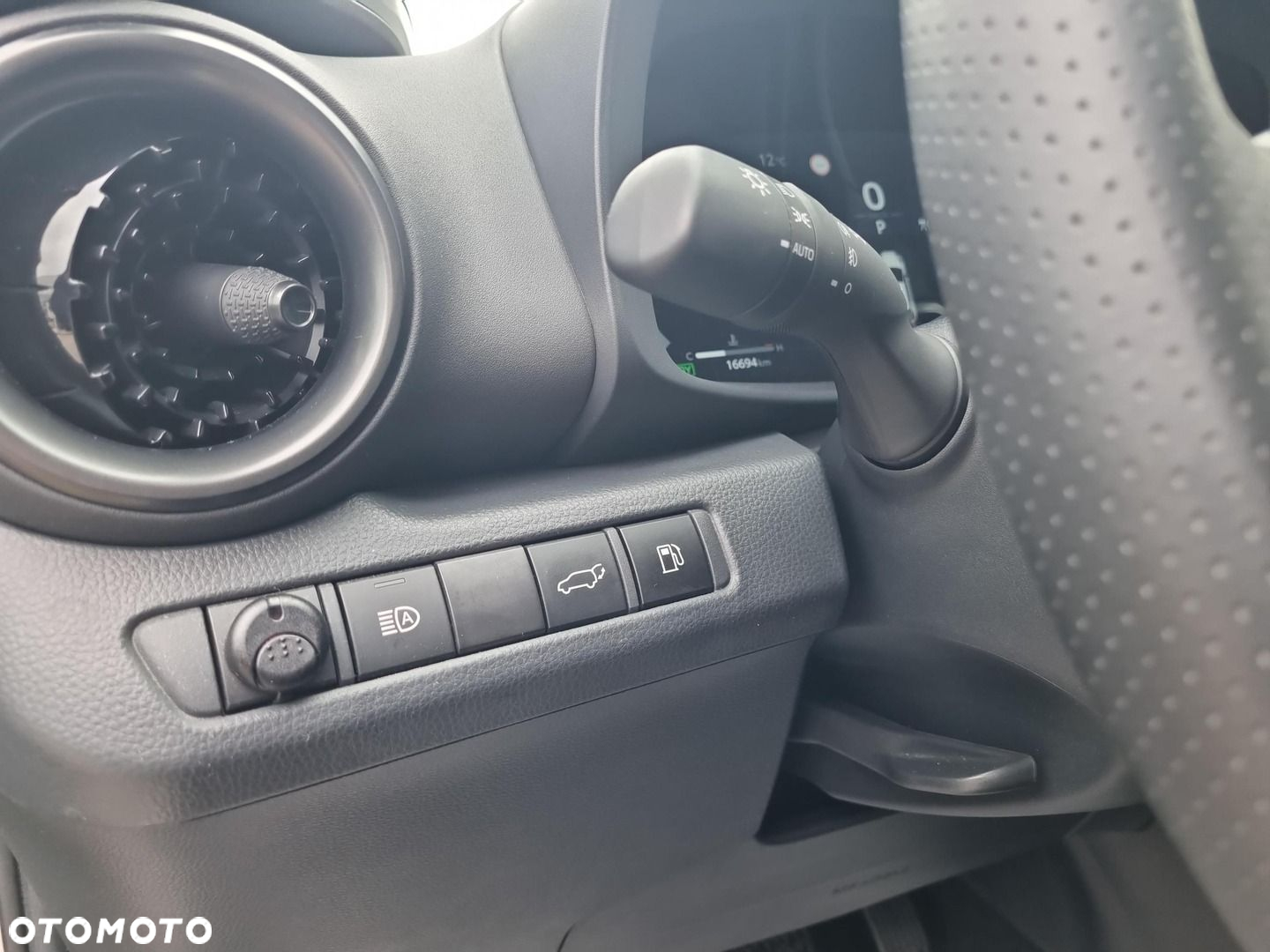 Toyota C-HR - 21