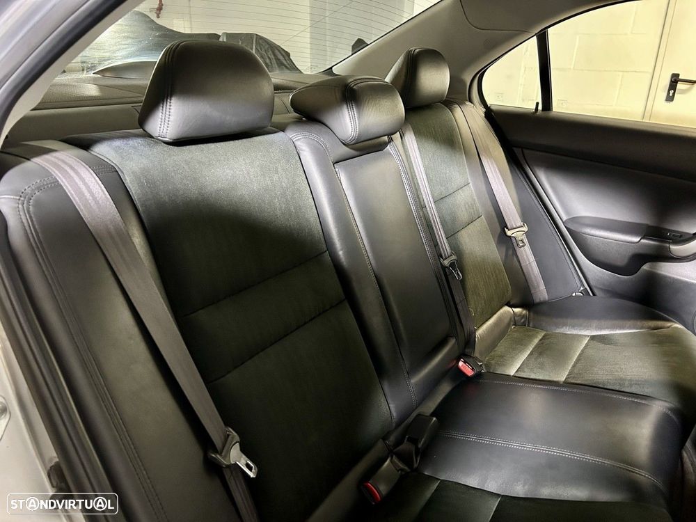 Honda Accord 2.0 Sport - 54