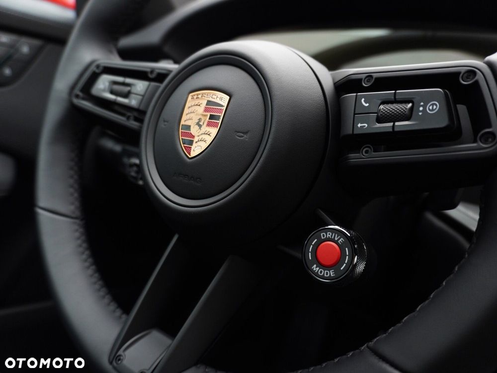 Porsche 911 Carrera - 28