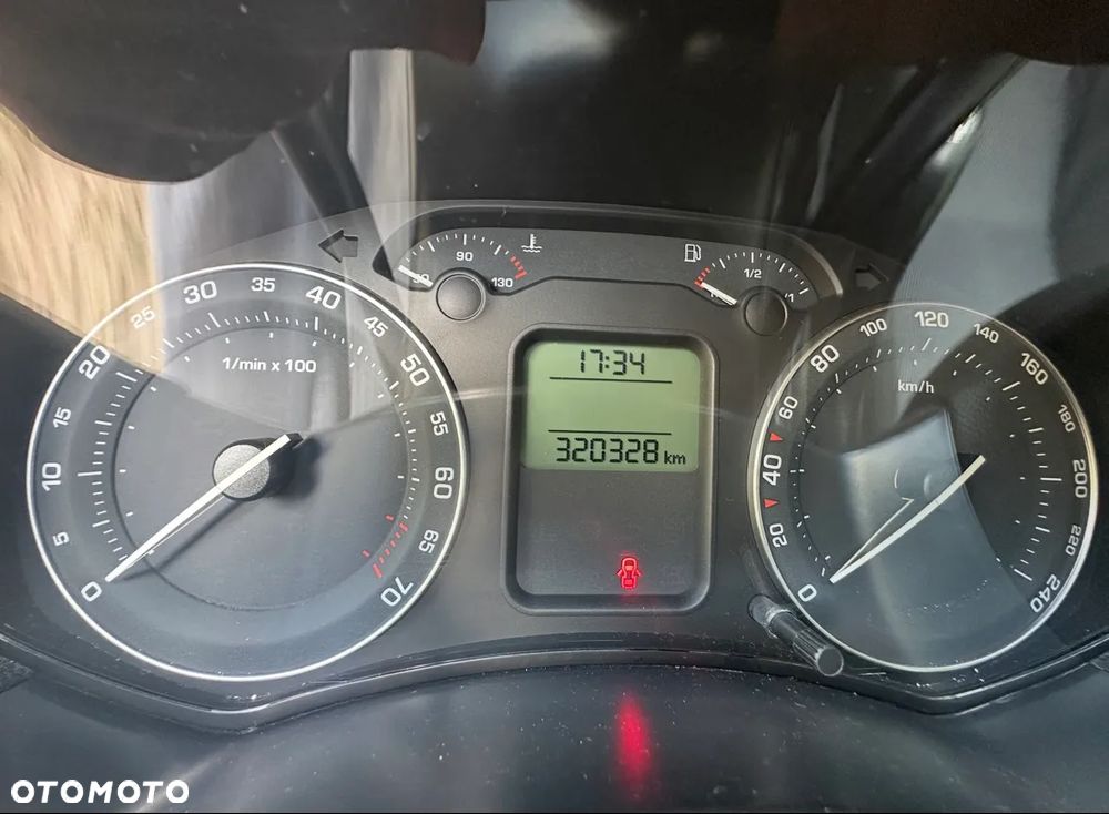 Skoda Octavia 1.6 Combi Ambiente - 19