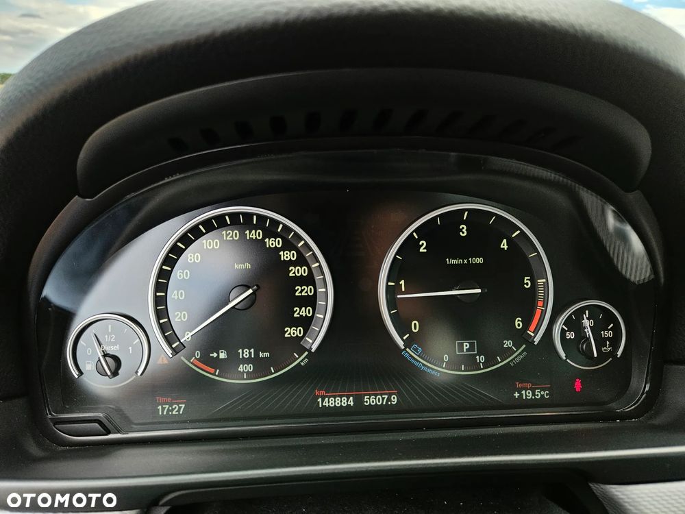 BMW Seria 5 525d xDrive - 15
