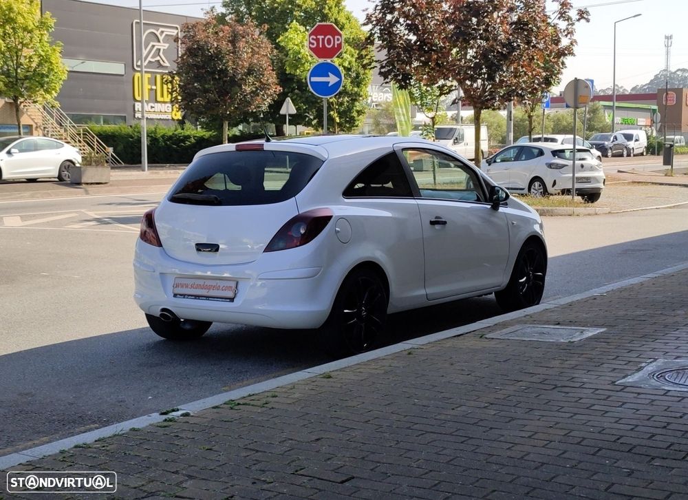 Opel Corsa 1.2 Black Edition - 4