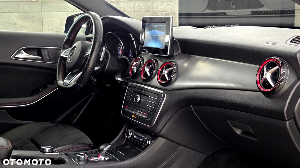 Mercedes-Benz GLA - 20