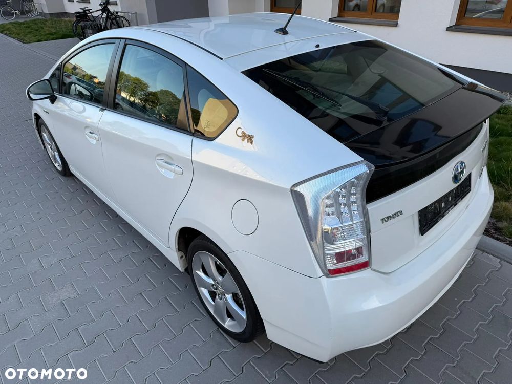 Toyota Prius (Hybrid) - 11