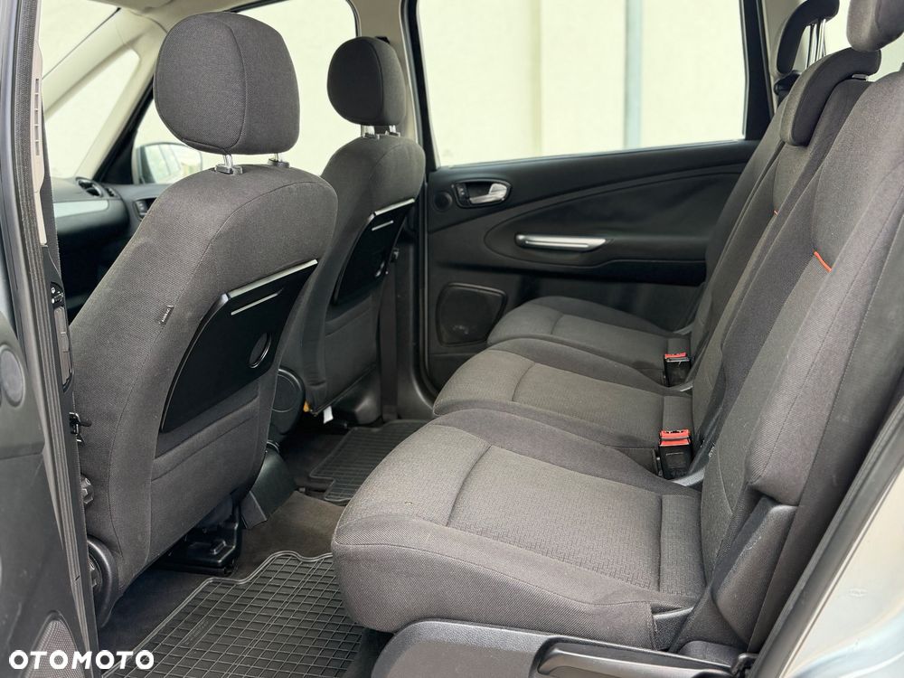 Ford Galaxy - 10