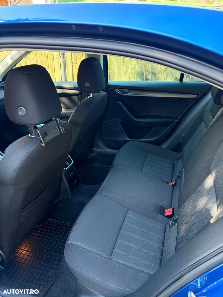 Skoda Octavia 2.0 TDI DSG Style - 8