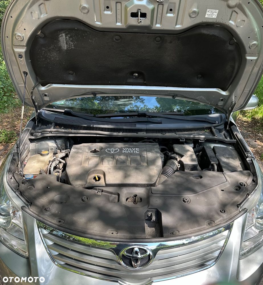 Toyota Avensis - 8