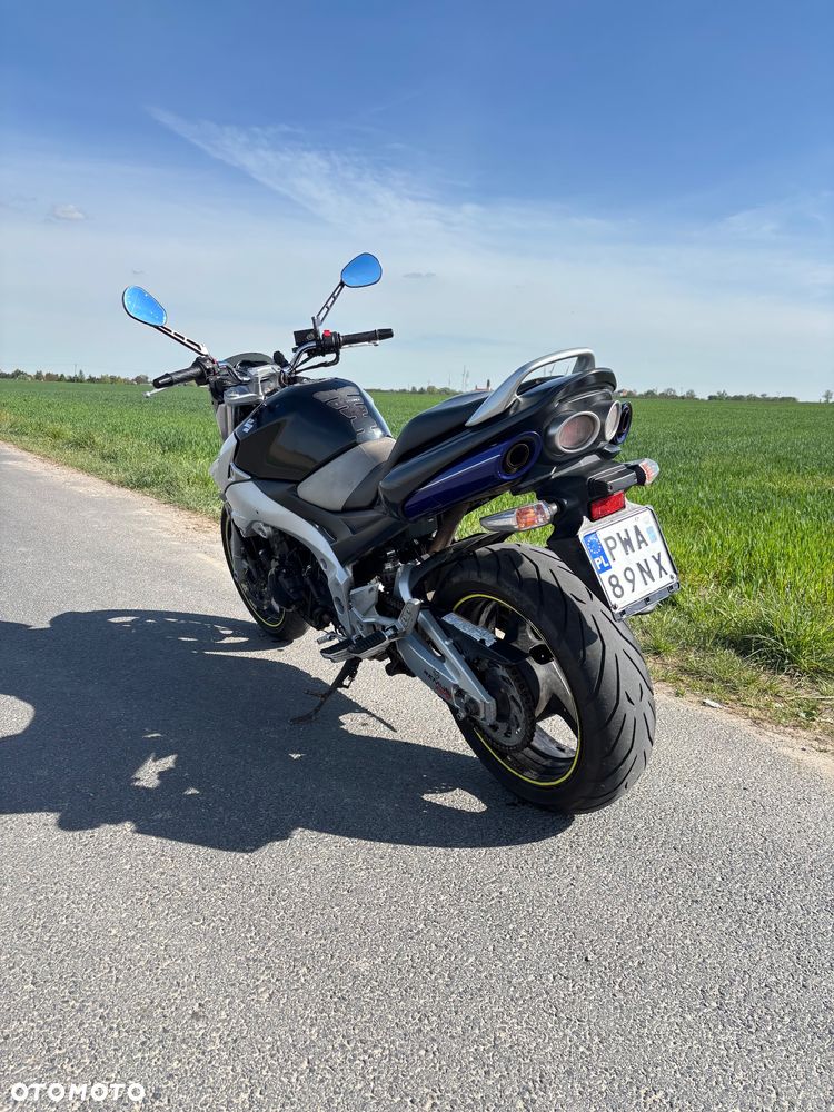 Suzuki GSR - 6