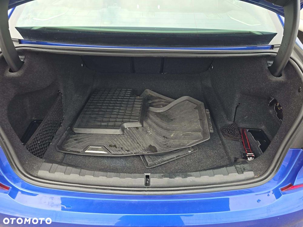 BMW Seria 3 330i xDrive M Sport - 10