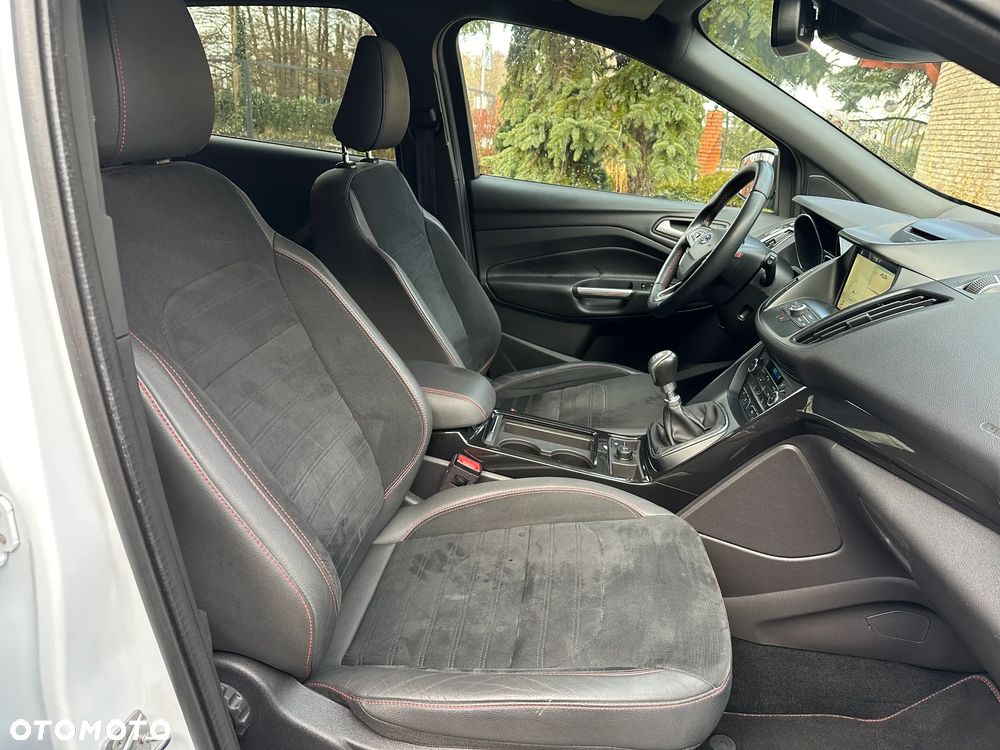 Ford Kuga 1.5 EcoBoost 2x4 ST-Line - 10