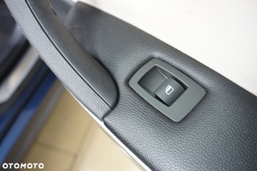 BMW Seria 3 320d xDrive - 28