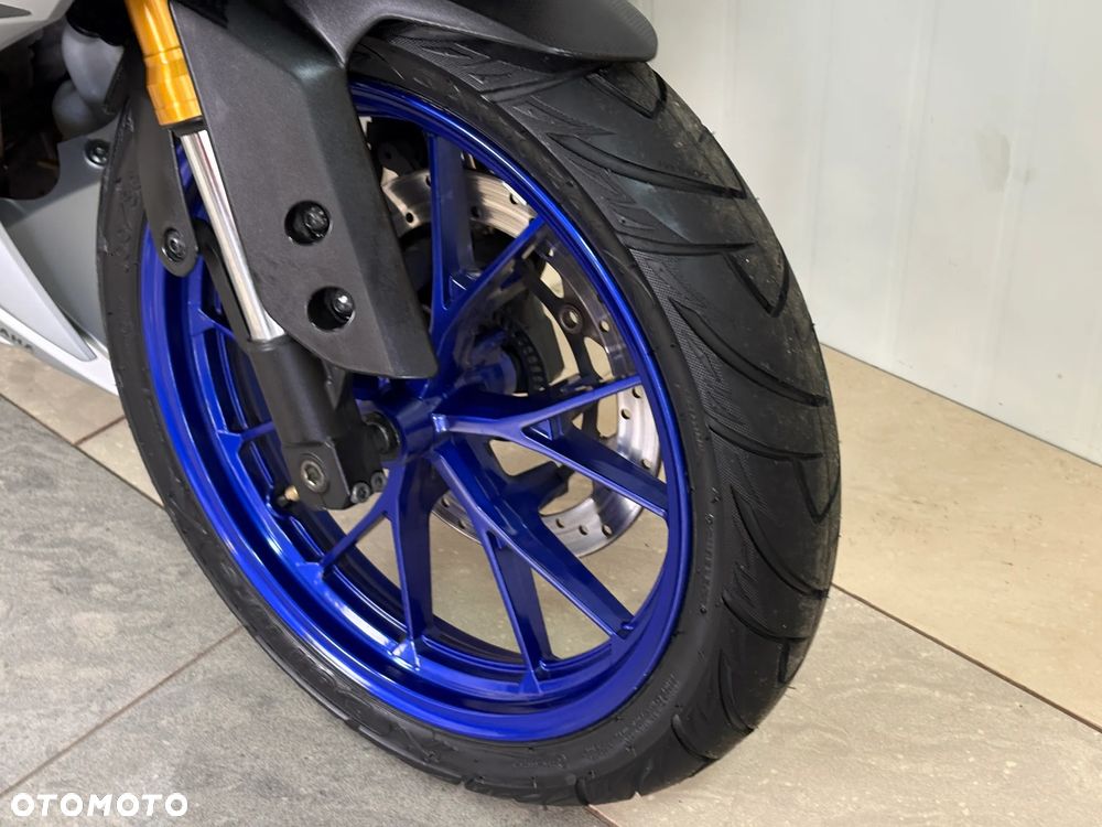 Yamaha YZF - 9